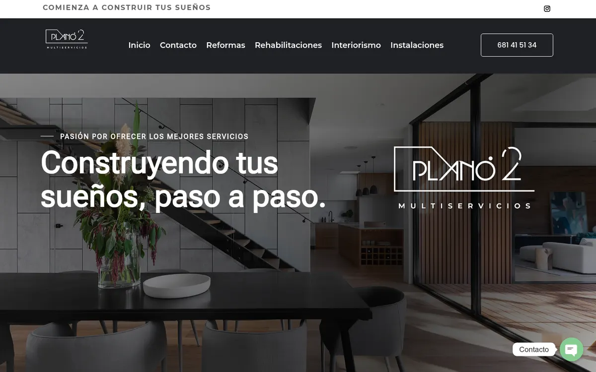 Portada de la web de PlanO2 Multiservicios: un salón moderno de fondo y el titular «Construyendo tus sueños, paso a paso».